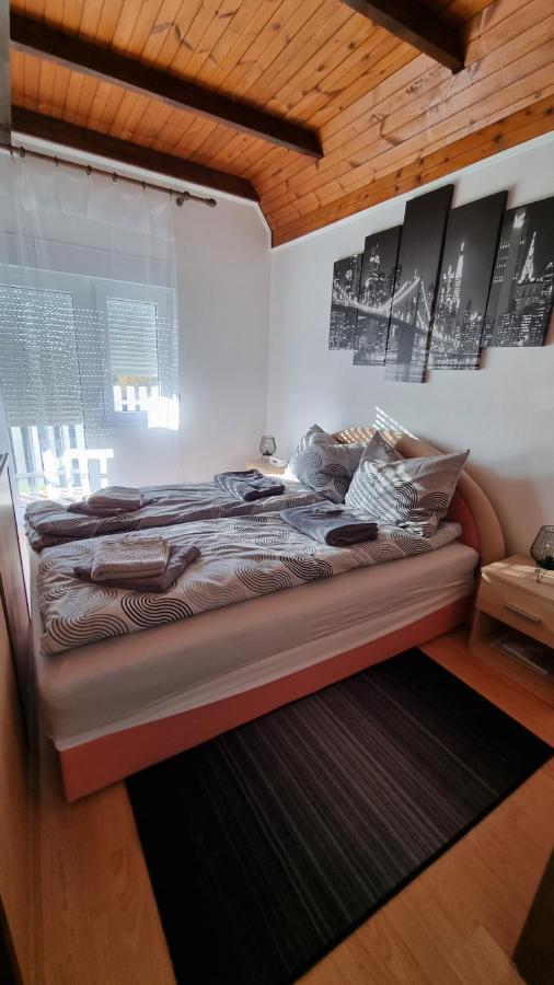 U Bloku Hotell Donji Miholjac Exteriör bild