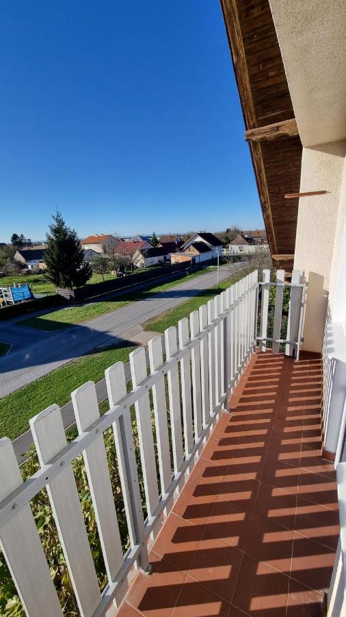 U Bloku Hotell Donji Miholjac Exteriör bild